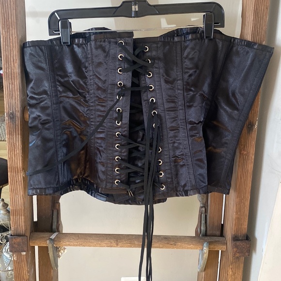 VINTAGE GOTH COLLECTION BLACK STRAPLESS CORSET LACE UP BONING 38
